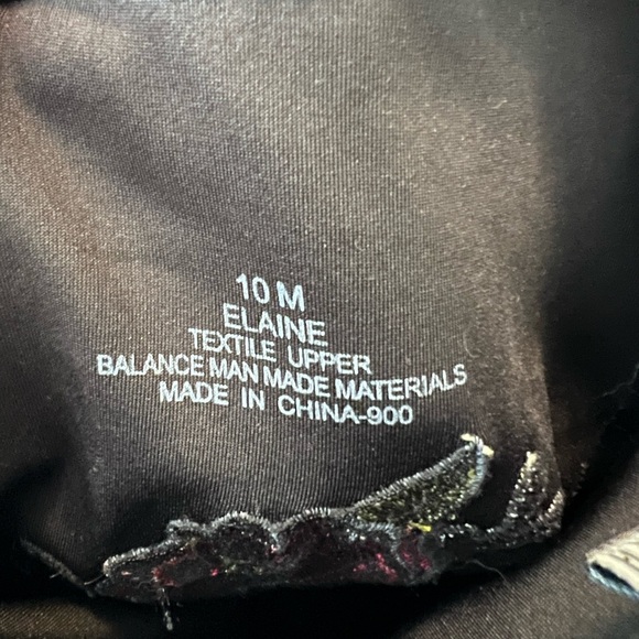 🌹Impo Black Floral Embroidered Heeled Boots - Picture 9 of 10